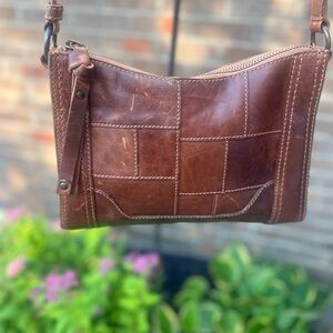 Woman Melissa Zip crossbody bag